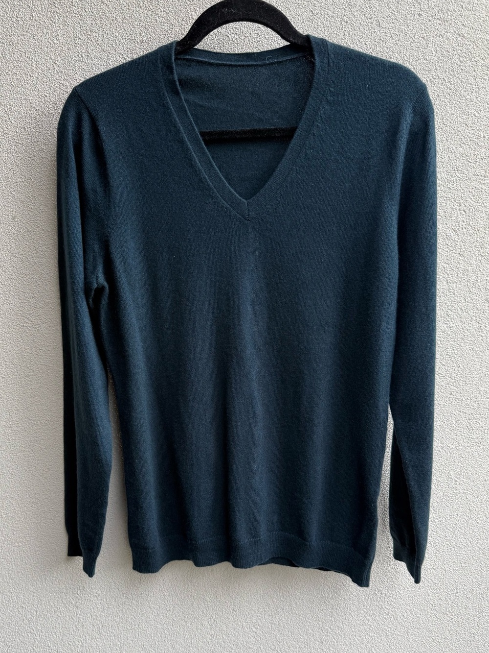 Uniqlo V Neck Cashmere Sweater small